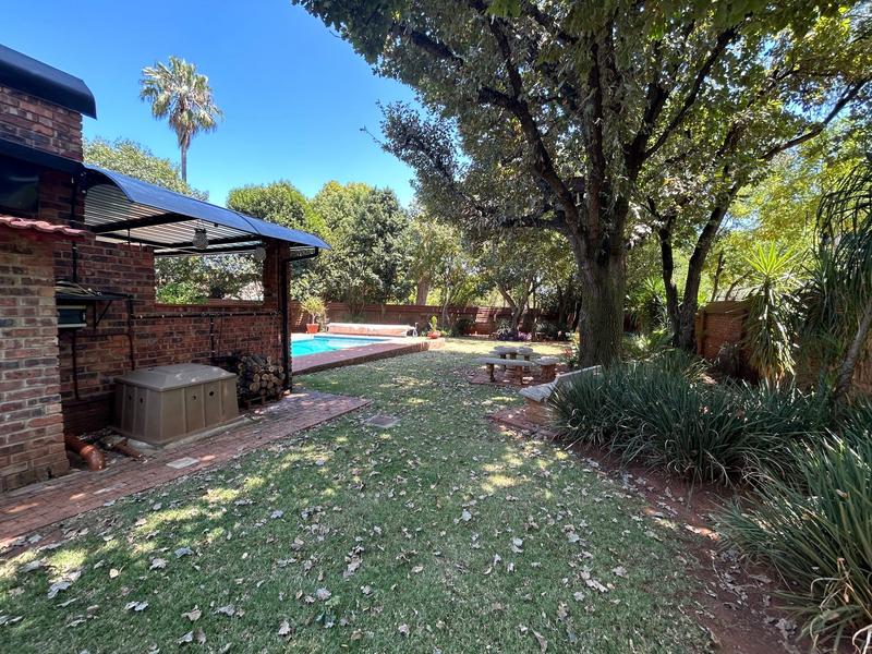 6 Bedroom Property for Sale in Eldoraigne Gauteng