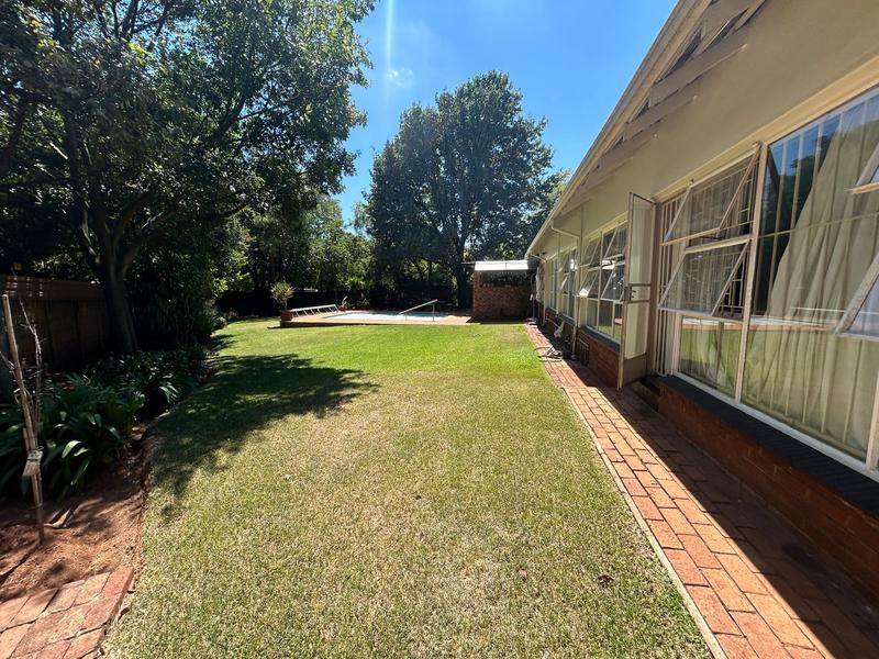 6 Bedroom Property for Sale in Eldoraigne Gauteng