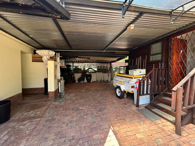 6 Bedroom Property for Sale in Eldoraigne Gauteng