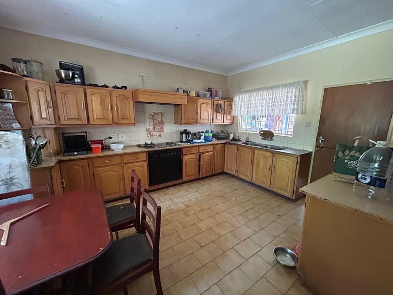 6 Bedroom Property for Sale in Eldoraigne Gauteng