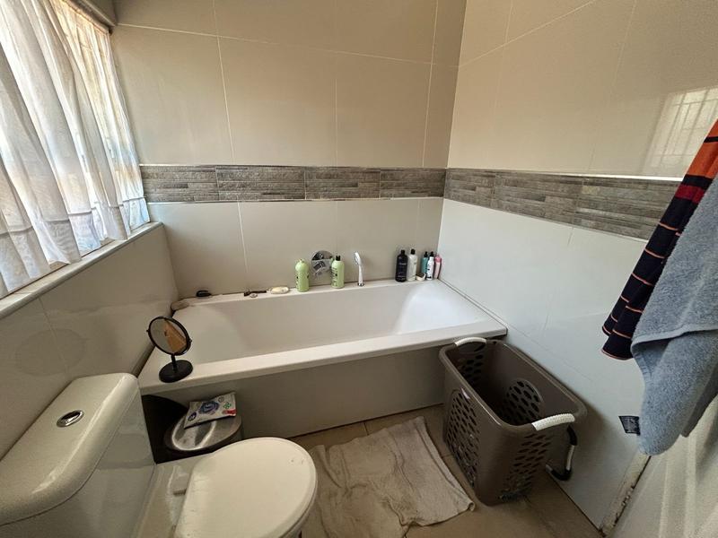 6 Bedroom Property for Sale in Eldoraigne Gauteng