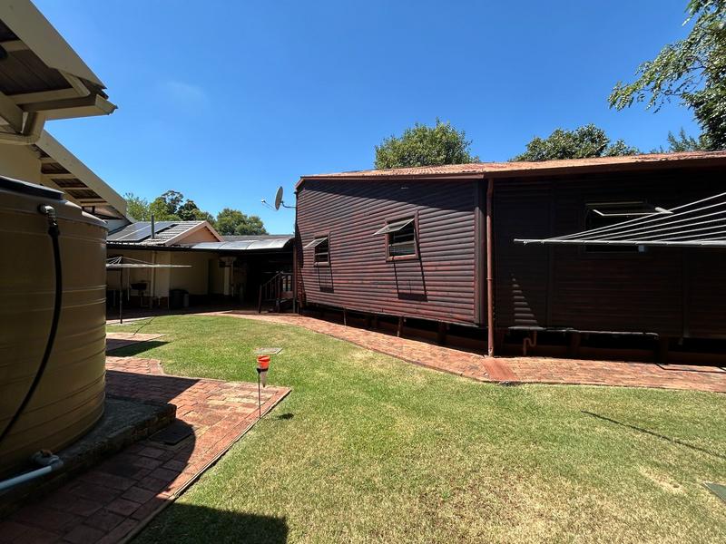 6 Bedroom Property for Sale in Eldoraigne Gauteng