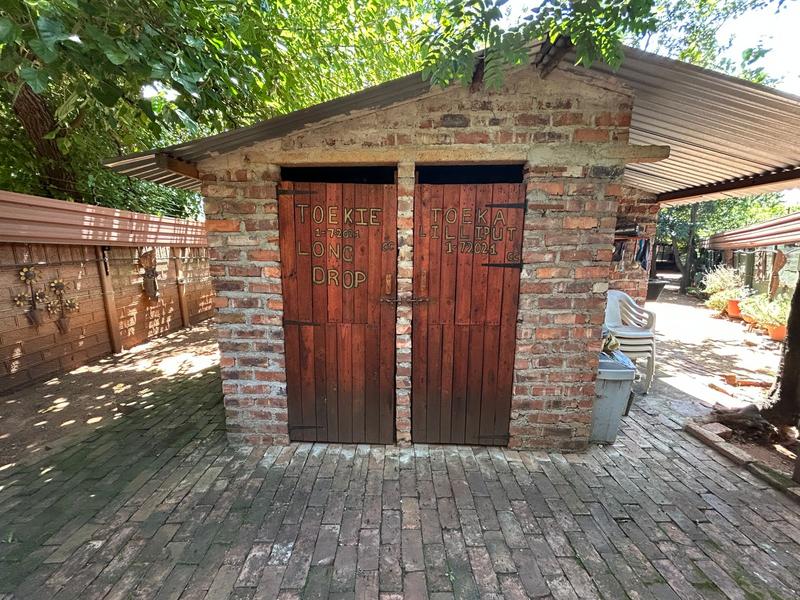 6 Bedroom Property for Sale in Eldoraigne Gauteng