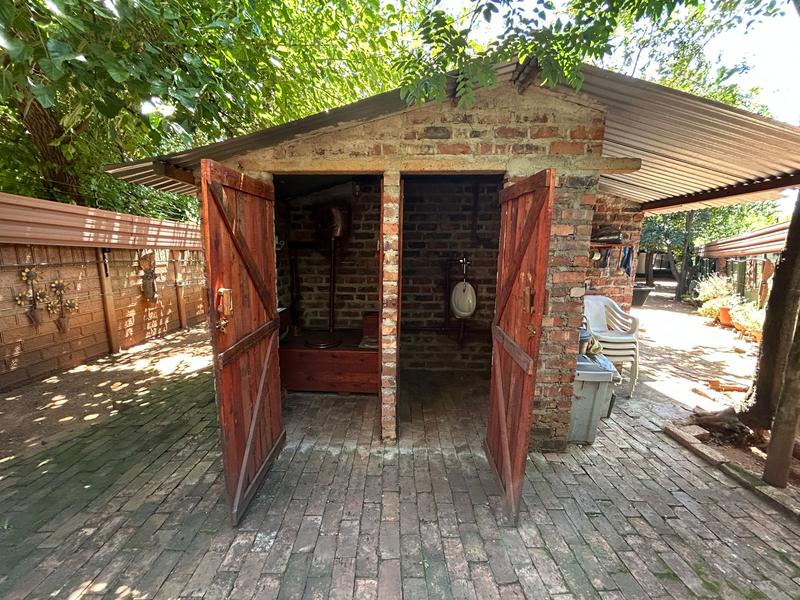 6 Bedroom Property for Sale in Eldoraigne Gauteng