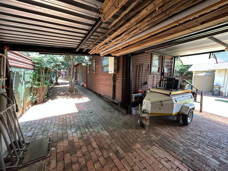 6 Bedroom Property for Sale in Eldoraigne Gauteng