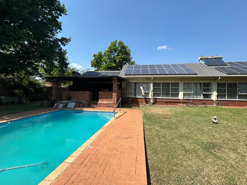 5 Bedroom Property for Sale in Eldoraigne Gauteng