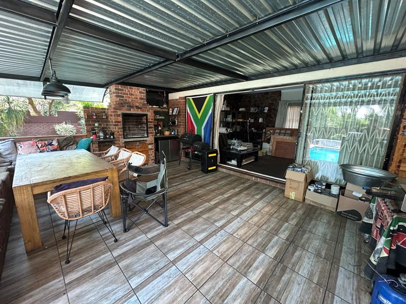 5 Bedroom Property for Sale in Eldoraigne Gauteng