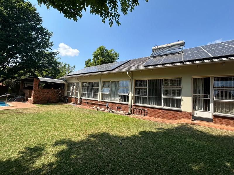 5 Bedroom Property for Sale in Eldoraigne Gauteng