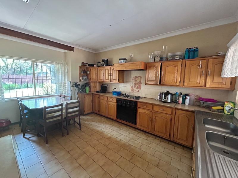 5 Bedroom Property for Sale in Eldoraigne Gauteng