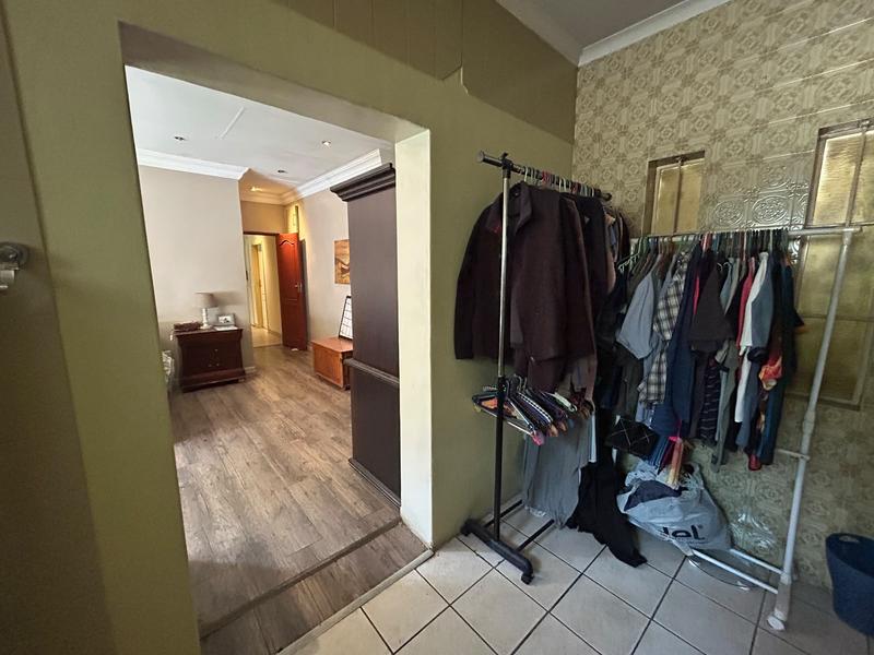 5 Bedroom Property for Sale in Eldoraigne Gauteng