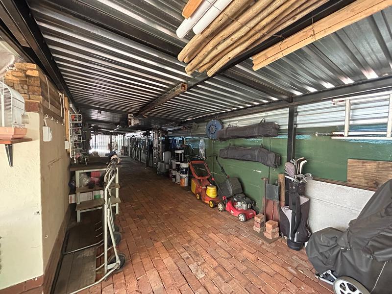 5 Bedroom Property for Sale in Eldoraigne Gauteng
