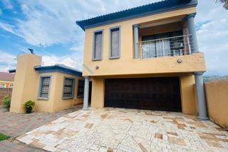 4 Bedroom Property for Sale in Kirkney Gauteng