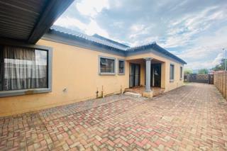 4 Bedroom Property for Sale in Kirkney Gauteng