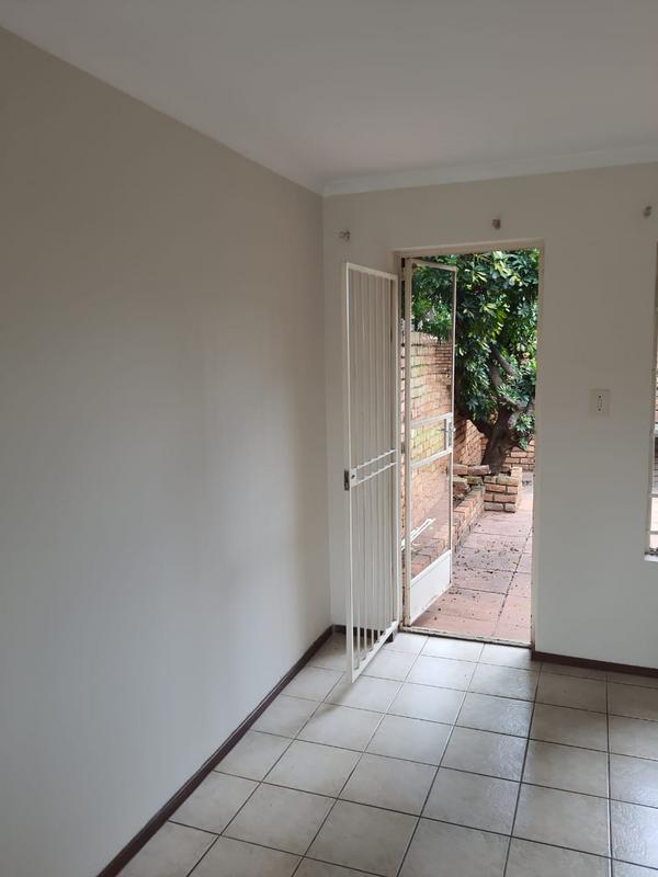 To Let 2 Bedroom Property for Rent in Garsfontein Gauteng