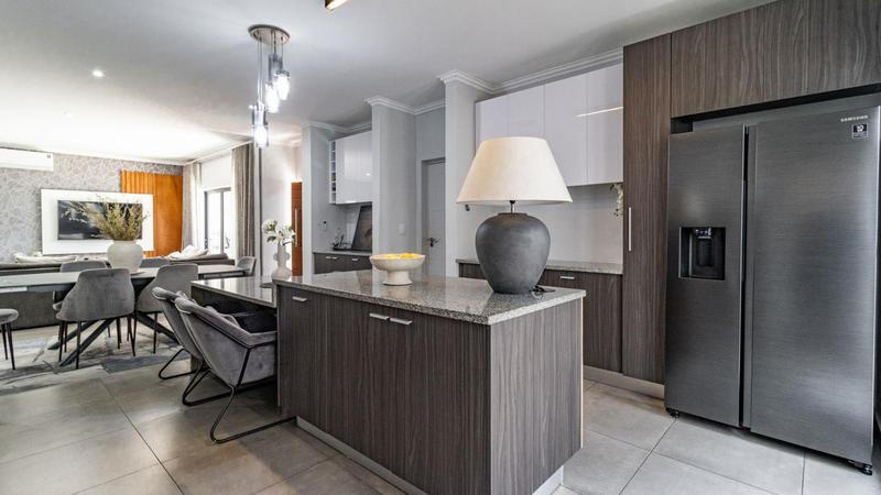 To Let 4 Bedroom Property for Rent in Bryanston Gauteng