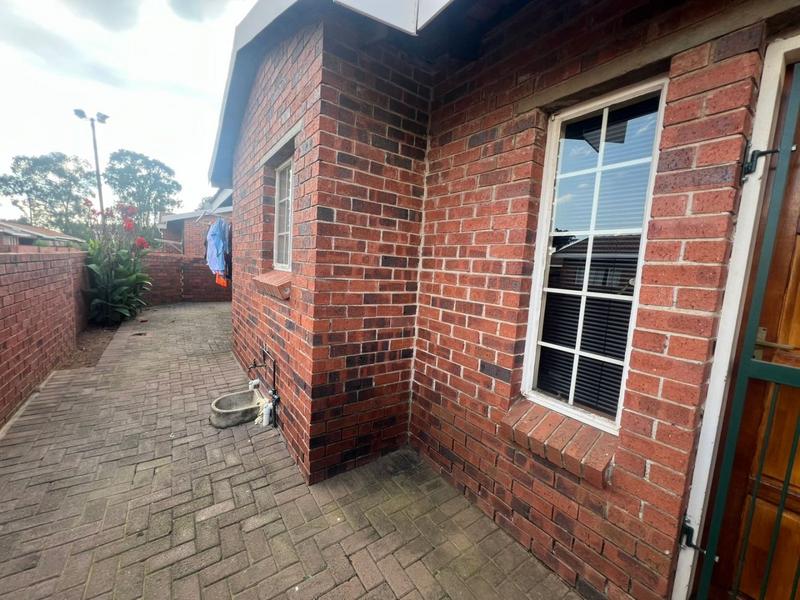 To Let 2 Bedroom Property for Rent in West Village Gauteng