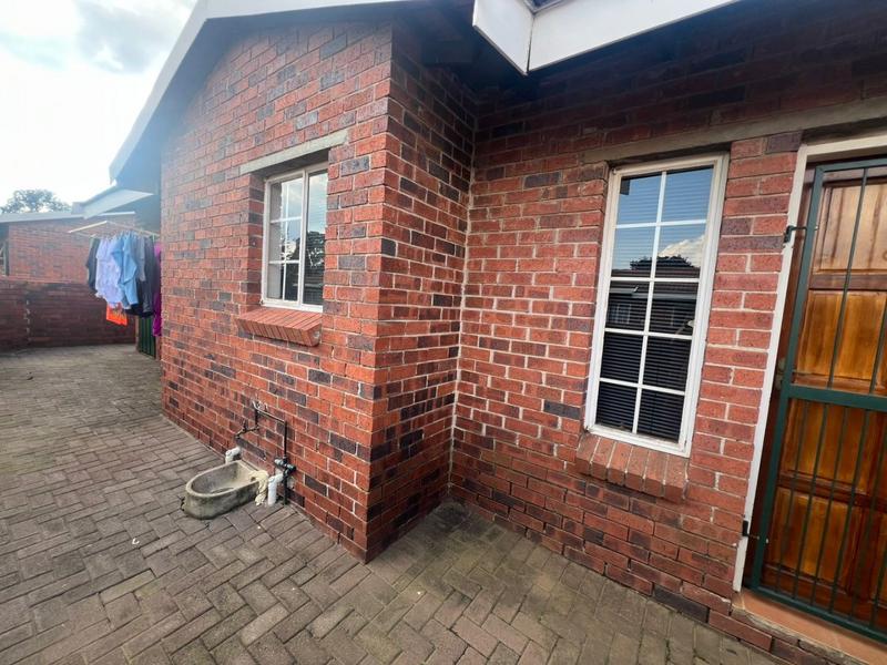To Let 2 Bedroom Property for Rent in West Village Gauteng