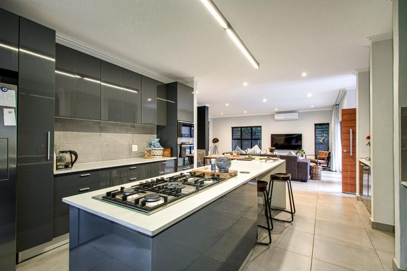 To Let 4 Bedroom Property for Rent in Bryanston Gauteng