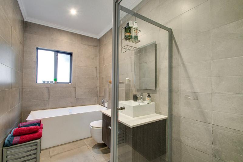 To Let 4 Bedroom Property for Rent in Bryanston Gauteng