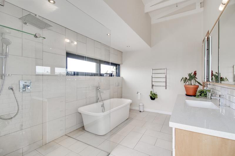 To Let 5 Bedroom Property for Rent in Helderfontein Estate Gauteng