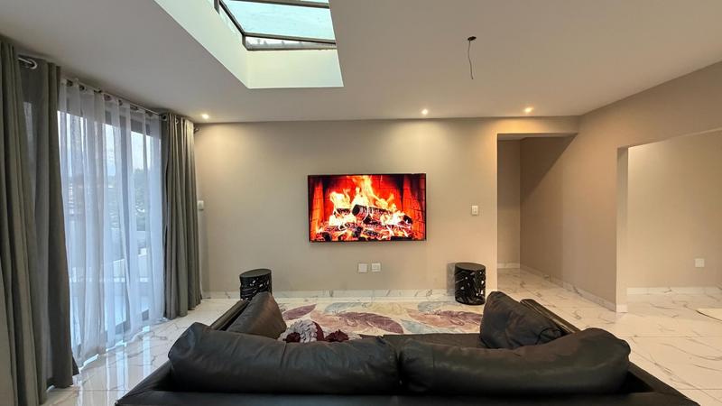 6 Bedroom Property for Sale in Copperleaf Estate Gauteng