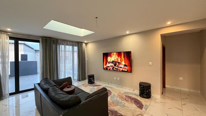 6 Bedroom Property for Sale in Copperleaf Estate Gauteng