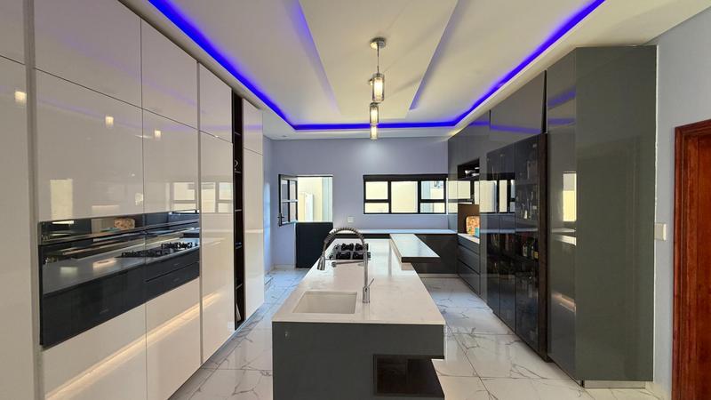 6 Bedroom Property for Sale in Copperleaf Estate Gauteng