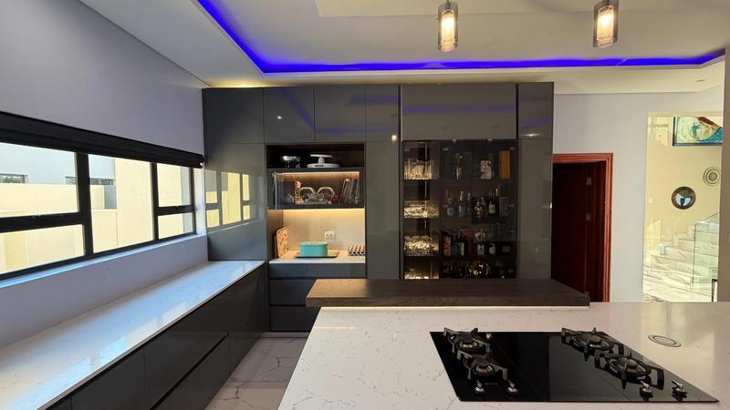 6 Bedroom Property for Sale in Copperleaf Estate Gauteng