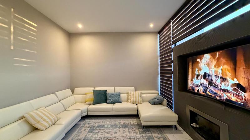 6 Bedroom Property for Sale in Copperleaf Estate Gauteng