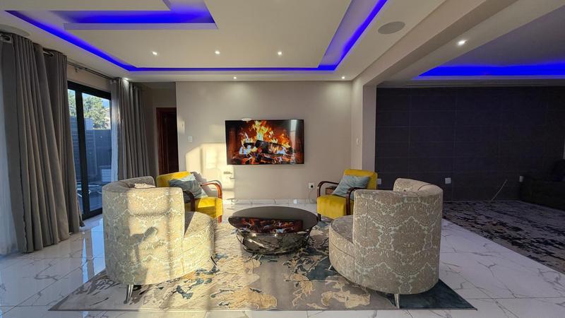 6 Bedroom Property for Sale in Copperleaf Estate Gauteng