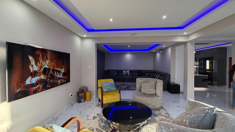 6 Bedroom Property for Sale in Copperleaf Estate Gauteng