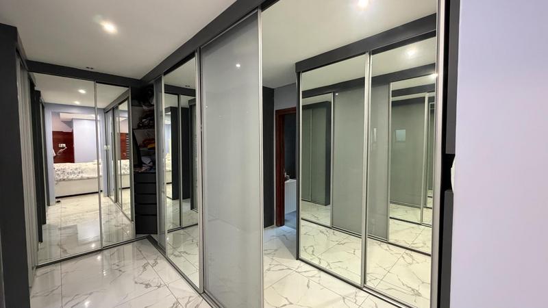 6 Bedroom Property for Sale in Copperleaf Estate Gauteng