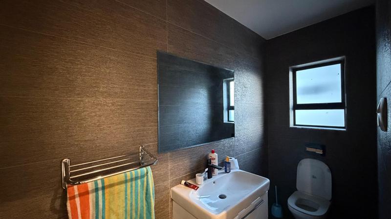 6 Bedroom Property for Sale in Copperleaf Estate Gauteng