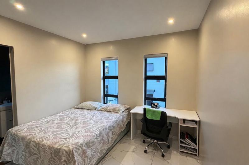 6 Bedroom Property for Sale in Copperleaf Estate Gauteng