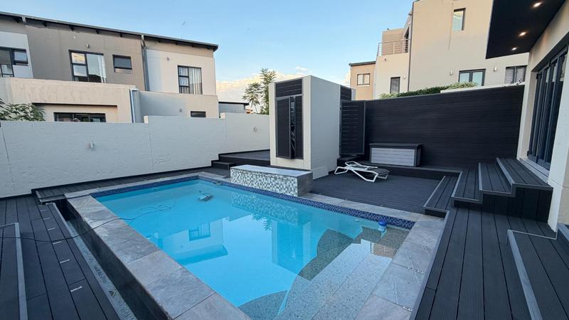 6 Bedroom Property for Sale in Copperleaf Estate Gauteng