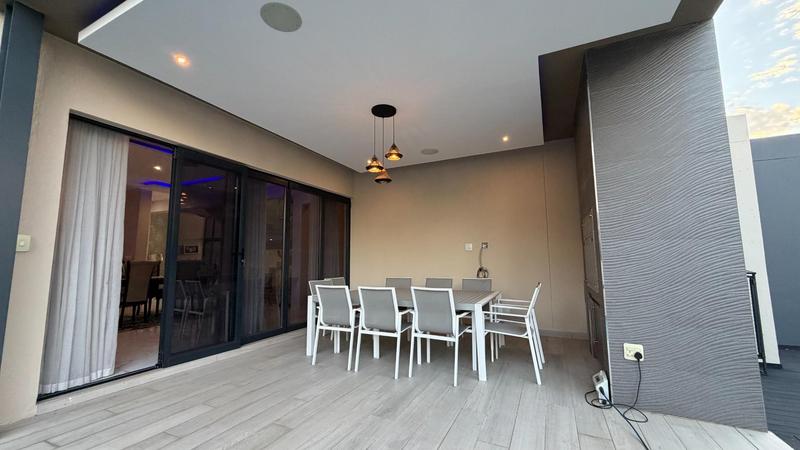 6 Bedroom Property for Sale in Copperleaf Estate Gauteng