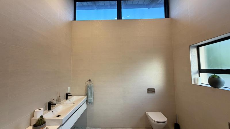 6 Bedroom Property for Sale in Copperleaf Estate Gauteng