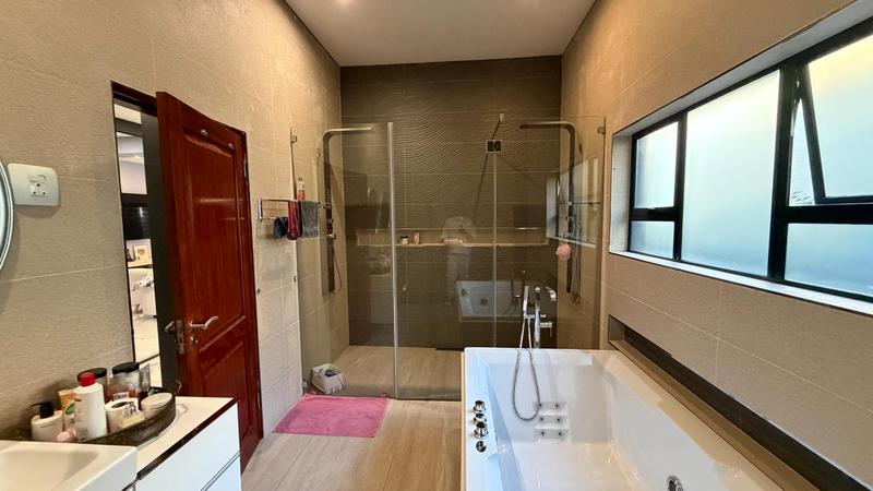 6 Bedroom Property for Sale in Copperleaf Estate Gauteng