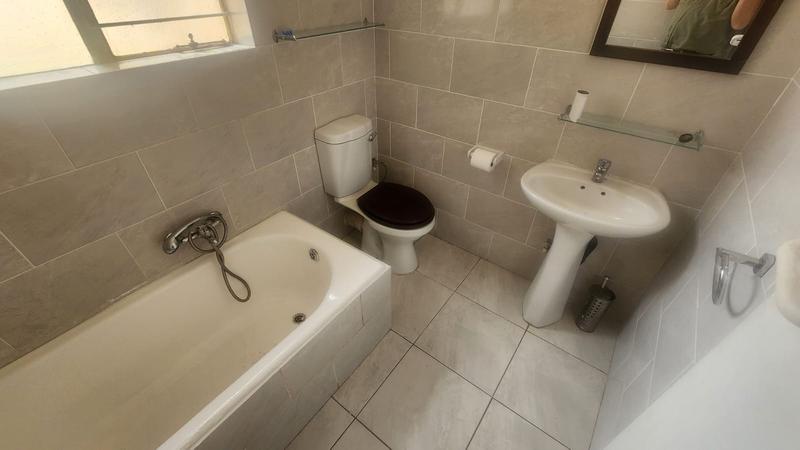 4 Bedroom Property for Sale in Helikonpark Gauteng