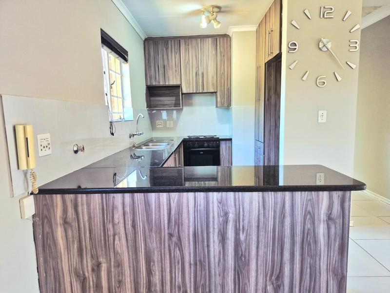 2 Bedroom Property for Sale in Monavoni Gauteng