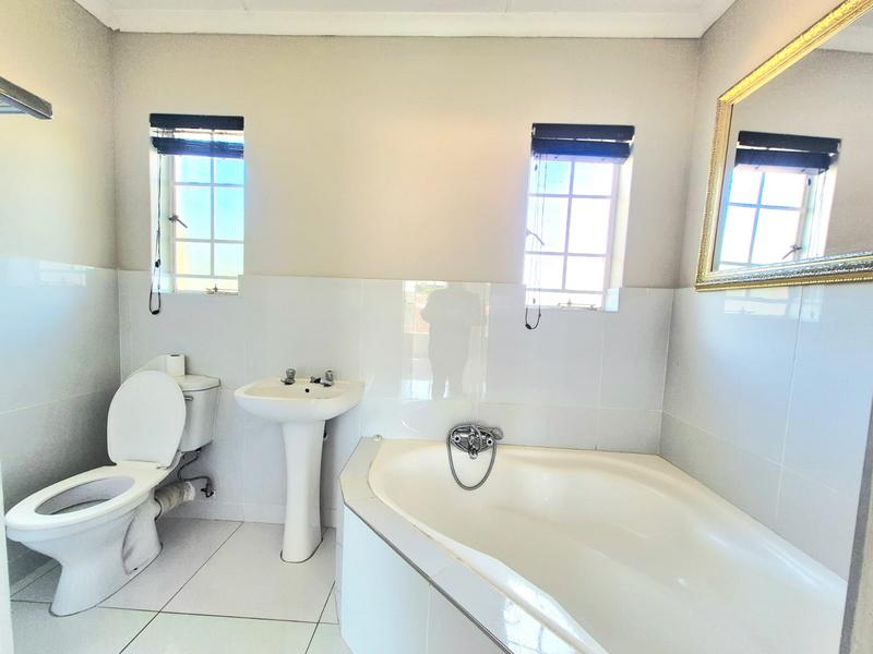 2 Bedroom Property for Sale in Monavoni Gauteng