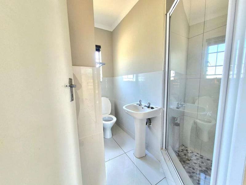 2 Bedroom Property for Sale in Monavoni Gauteng