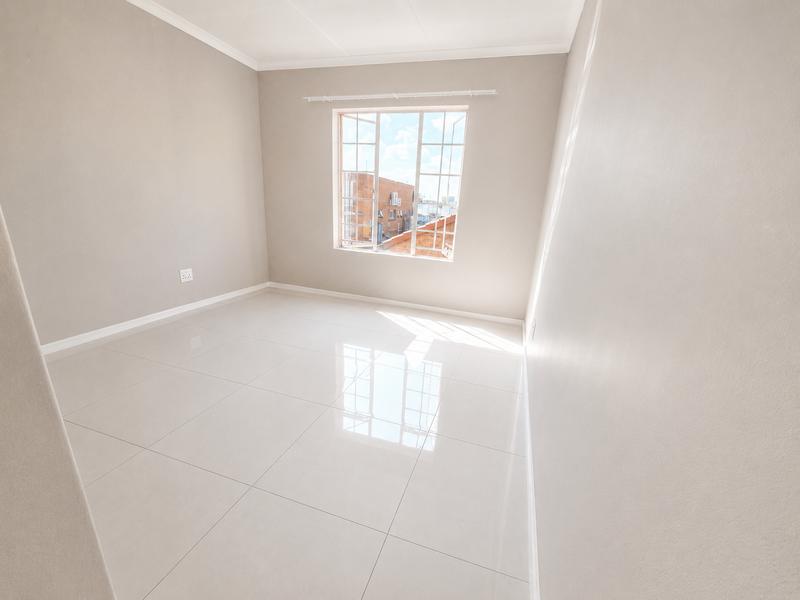 2 Bedroom Property for Sale in Monavoni Gauteng