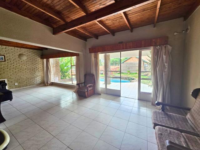 5 Bedroom Property for Sale in Glen Marais Gauteng