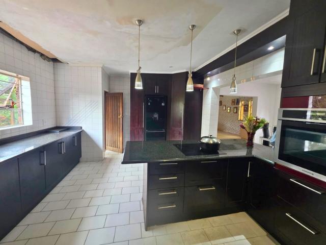 5 Bedroom Property for Sale in Glen Marais Gauteng