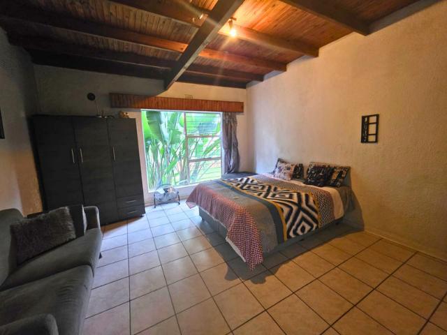 5 Bedroom Property for Sale in Glen Marais Gauteng