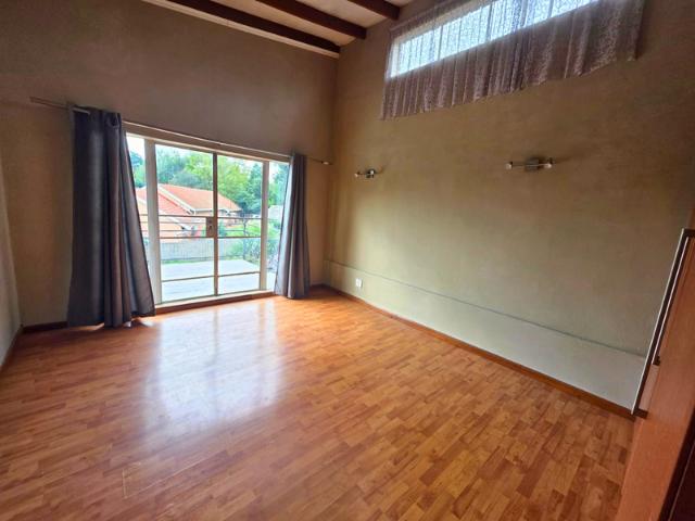 5 Bedroom Property for Sale in Glen Marais Gauteng