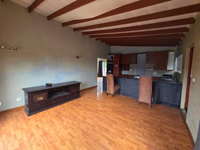 5 Bedroom Property for Sale in Glen Marais Gauteng