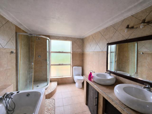 5 Bedroom Property for Sale in Glen Marais Gauteng