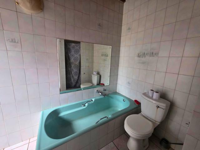 5 Bedroom Property for Sale in Glen Marais Gauteng